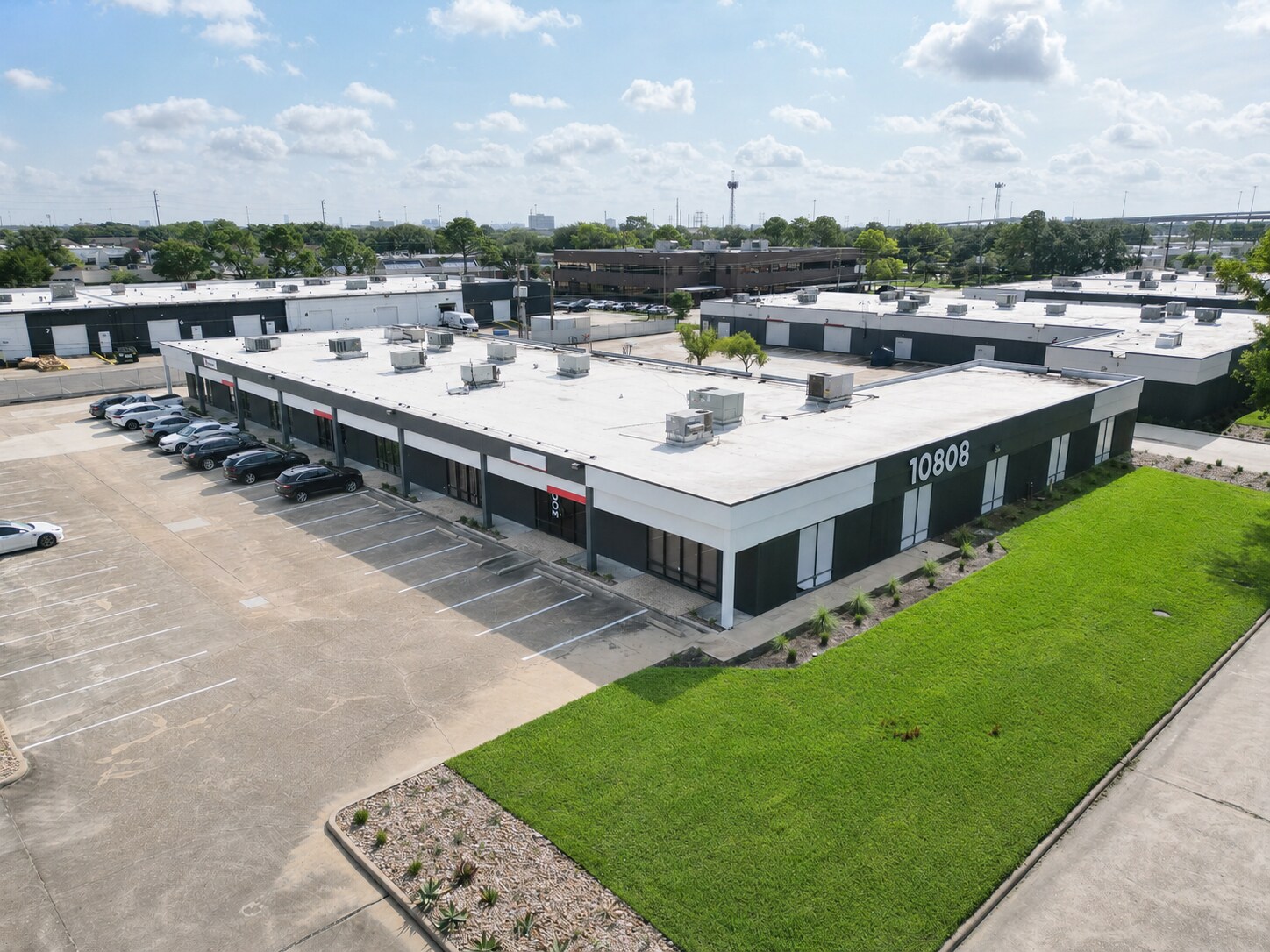 10812 Fallstone Rd, Houston, TX à louer Photo du bâtiment- Image 1 de 3