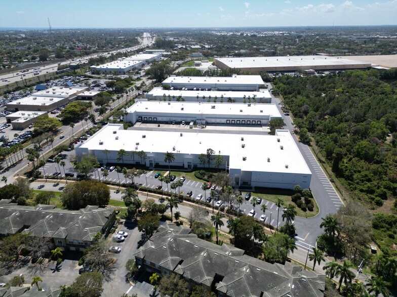 2049 High Ridge Rd, Boynton Beach, FL à louer - Photo du bâtiment - Image 2 de 6