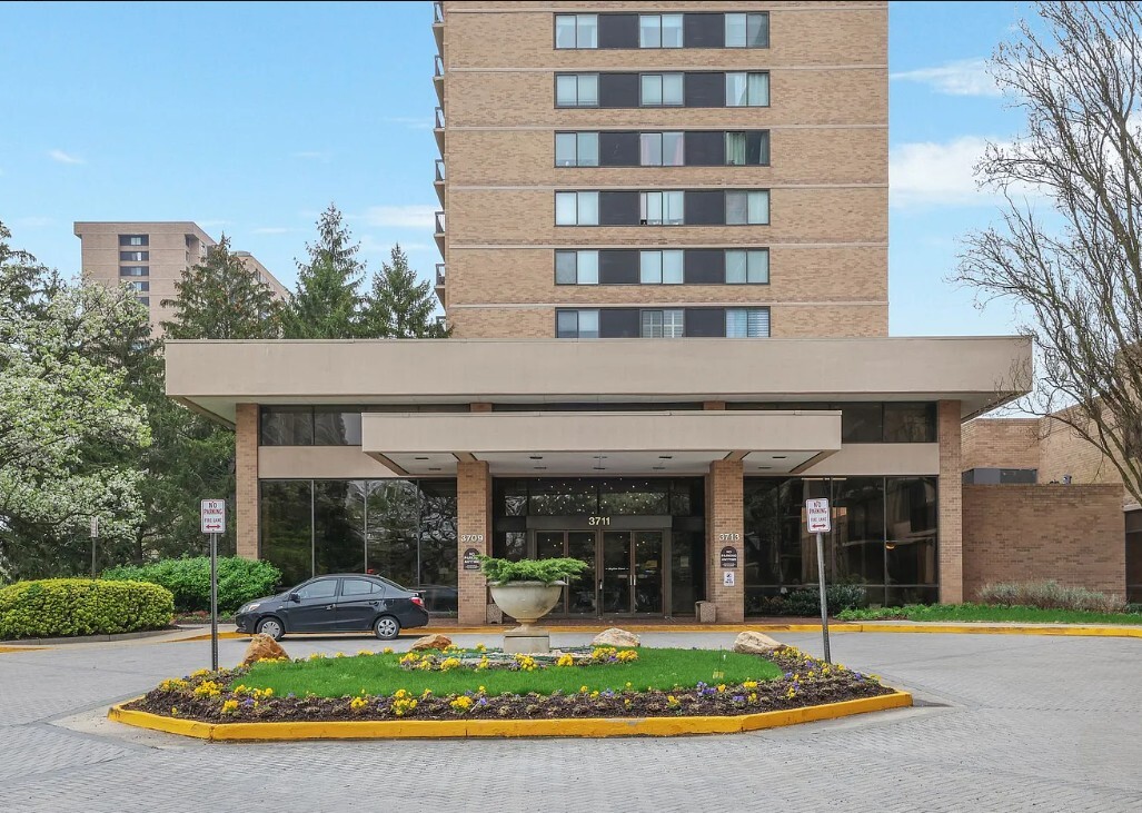 3713 S George Mason Dr, Falls Church, VA 22041 - Unit C1W - - Interior Photo - Image 1 of 5