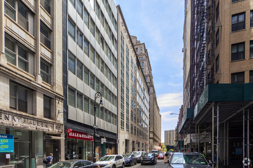 111 Fulton St, New York, NY for lease - Building Photo - Image 2 of 3