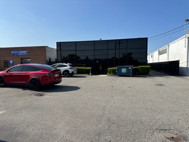 71 Gazza Blvd, Farmingdale, NY à vendre - Photo du bâtiment - Image 3 de 13