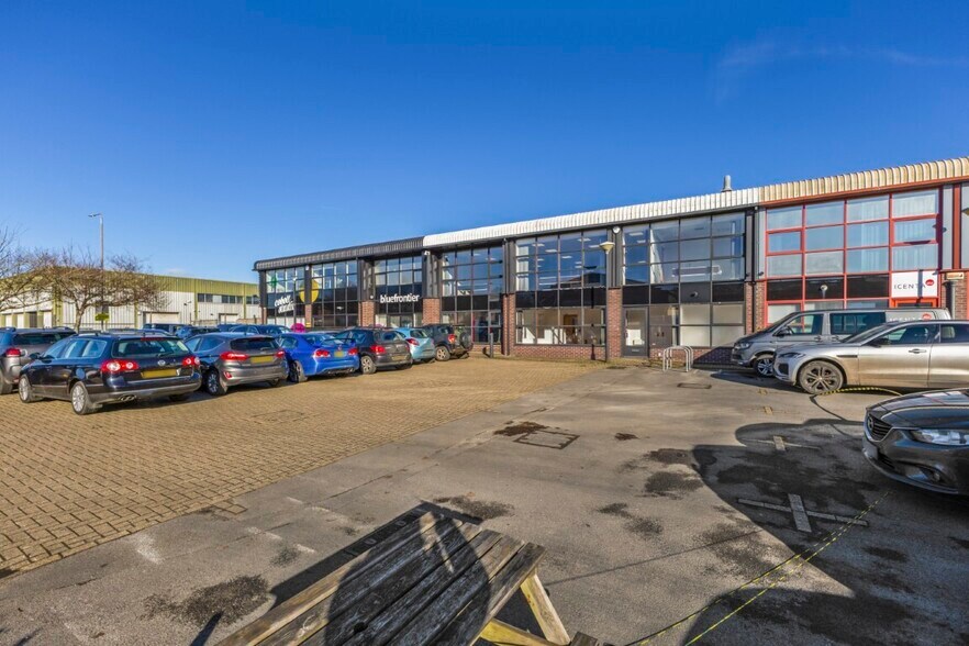 Lysander Rd, Salisbury à louer - Photo du bâtiment - Image 3 de 51