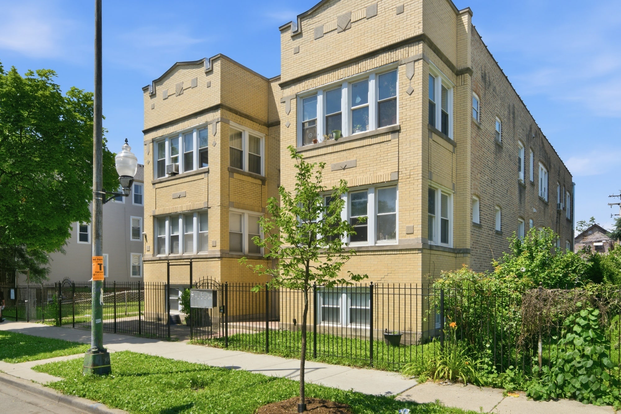2038 N Kostner Ave, Chicago, IL for sale Primary Photo- Image 1 of 32