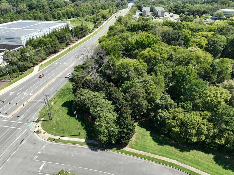 1633 Arrowood Road, Charlotte, NC for sale - Primary Photo - Image 1 of 9