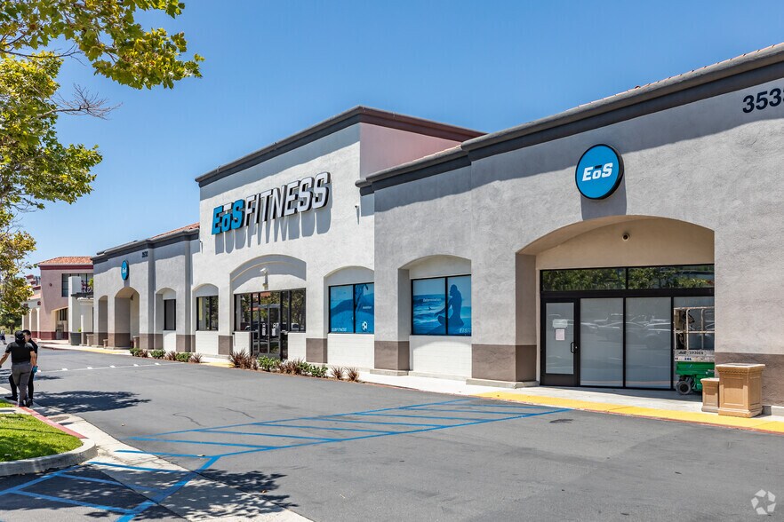 3501-3555 Cannon Rd, Oceanside, CA à louer - Photo du bâtiment - Image 2 de 9