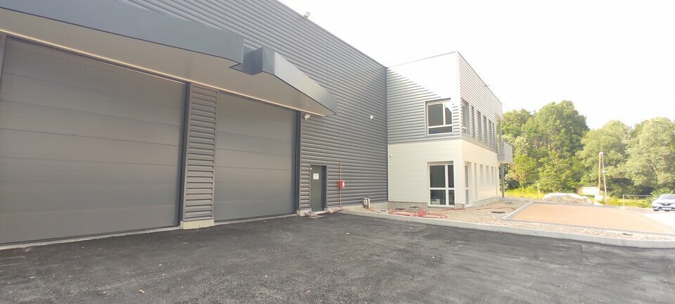 Local d'activités dans Bourgoin-Jallieu à vendre - Photo du bâtiment - Image 3 de 7