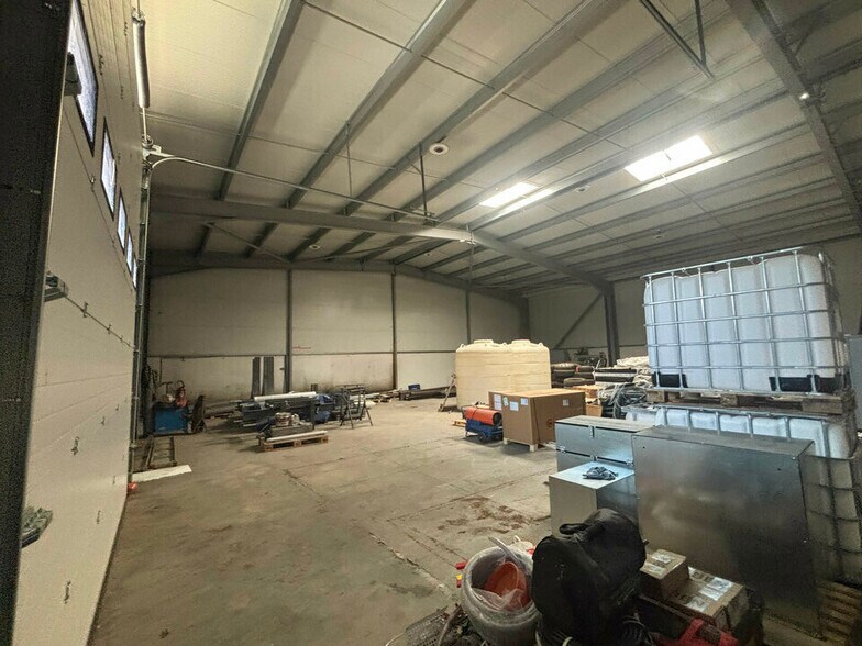Flex in Avignon for lease - Interior Photo - Image 2 of 8