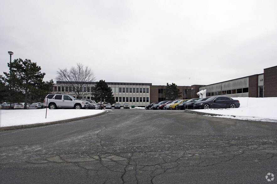 2489 N Sheridan Way, Mississauga, ON for sale - Building Photo - Image 3 of 4