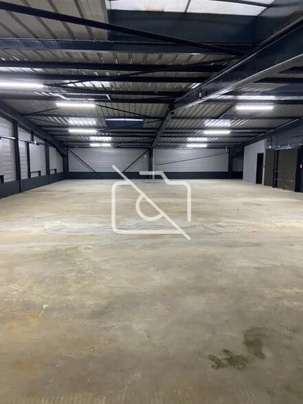 Industrial in Sainte-Geneviève-des-Bois for sale - Interior Photo - Image 2 of 7