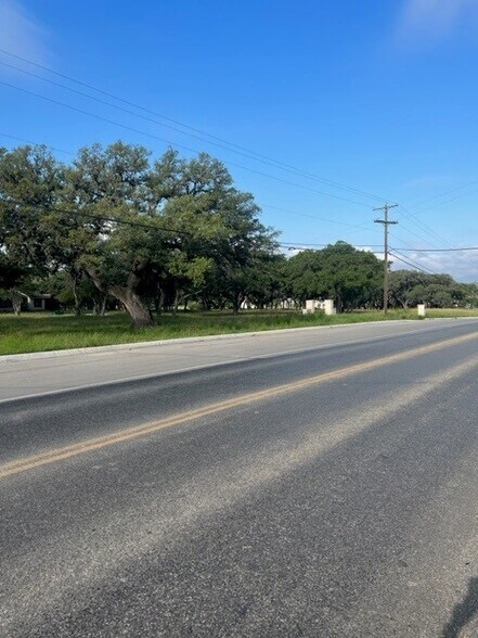 25 Cascade Caverns Rd, Boerne, TX à vendre - Photo du bâtiment - Image 3 de 8