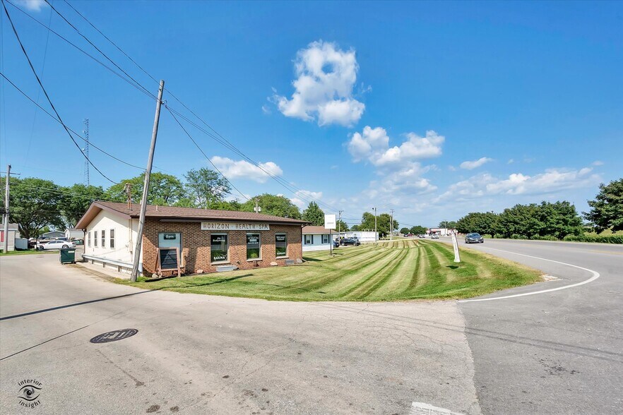 1112 E Railroad St, Sandwich, IL à vendre - Photo du bâtiment - Image 3 de 44