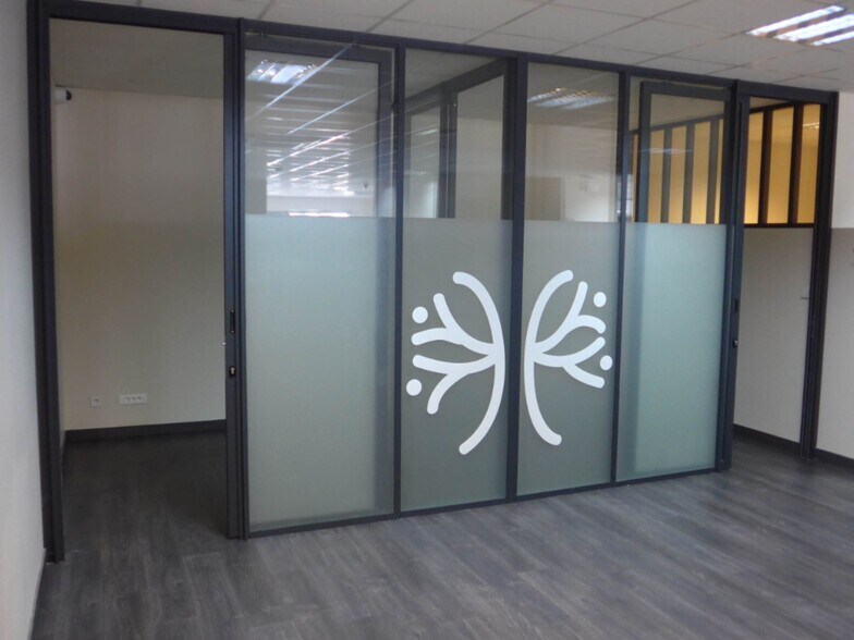 29 Avenue De Magudas, Le Haillan for lease - Building Photo - Image 2 of 5