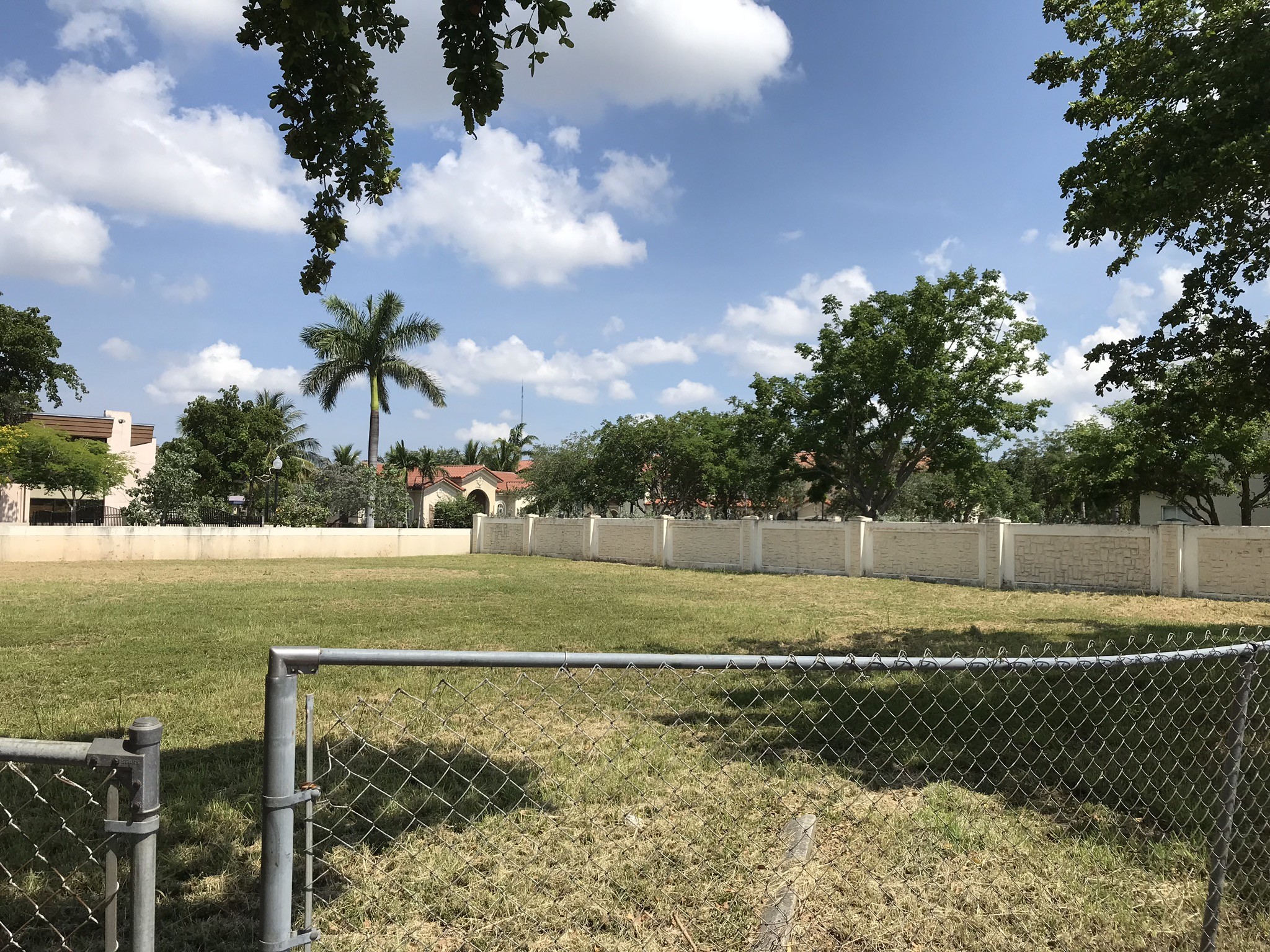 1121 Ives Dairy Rd, Miami, FL for sale Primary Photo- Image 1 of 4