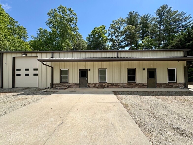 5134 Old Haywood Rd, Mills River, NC à louer - Photo du bâtiment - Image 1 de 20