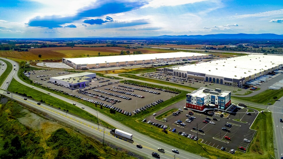 Antrim Commons Dr, Greencastle, PA à vendre - Photo du bâtiment - Image 2 de 3