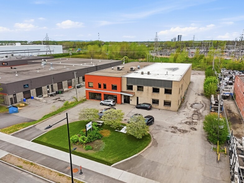 8905 Boul Henri-Bourassa O, Saint-Laurent, QC à louer - Photo du bâtiment - Image 1 de 18