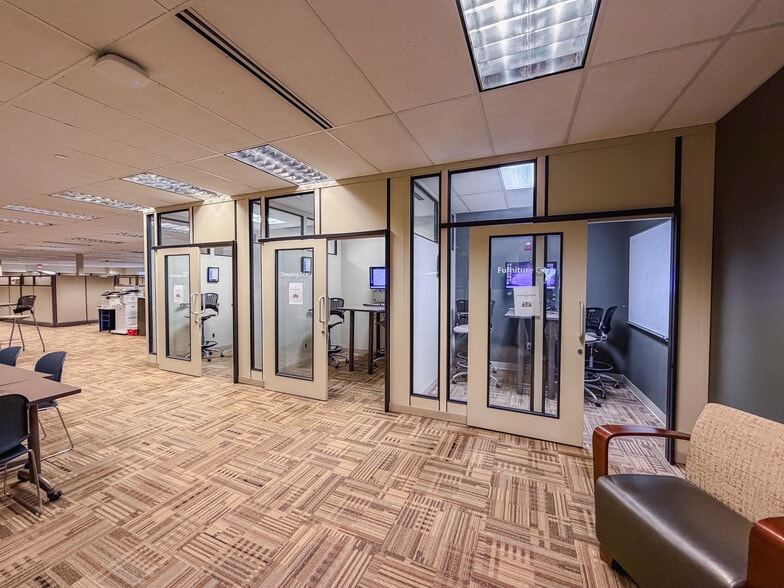 985 Gezon Pky SW, Grand Rapids, MI for lease - Building Photo - Image 3 of 8