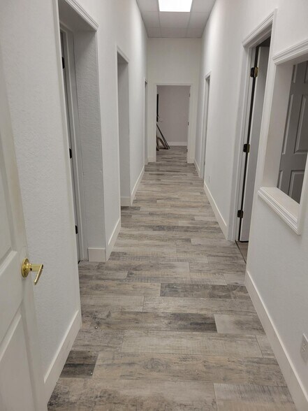 2811 Tamiami Trl, Port Charlotte, FL à louer - Photo intérieure - Image 3 de 15