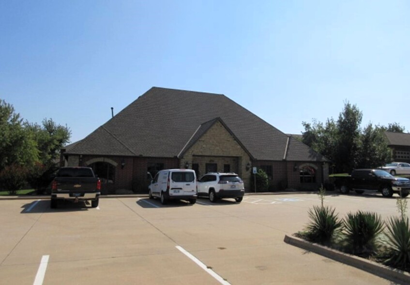 12308 Hidden Forest Blvd, Oklahoma City, OK for sale - Building Photo - Image 2 of 12