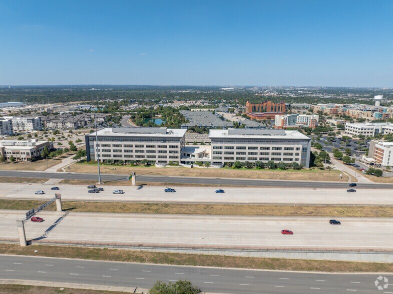 1100 Louis Henna Blvd, Round Rock, TX à vendre - Photo du bâtiment - Image 3 de 20