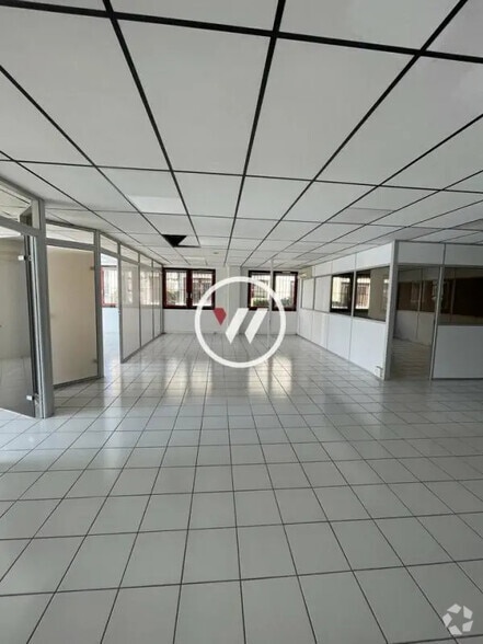 Bureau dans Aubagne à louer - Photo intérieure - Image 2 de 7