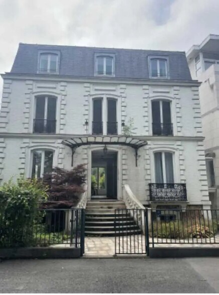 24-25 Quai Du President Carnot, Saint-Cloud à louer - Photo du bâtiment - Image 2 de 4