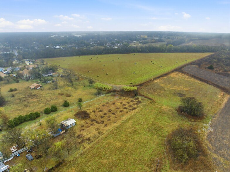 TBD Travis St, Italy, TX à vendre - Photo du bâtiment - Image 2 de 7