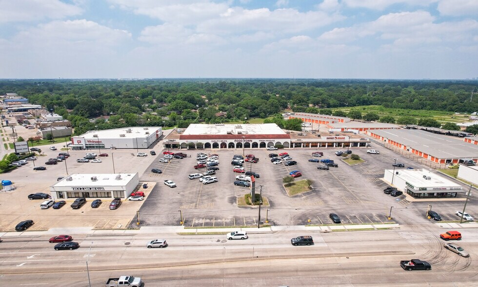 6438-6490 W Little York Rd, Houston, TX à louer - Photo du bâtiment - Image 2 de 4