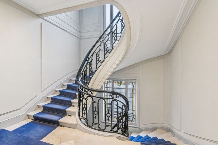 17 Rue De Miromesnil, Paris for lease - Interior Photo - Image 3 of 9