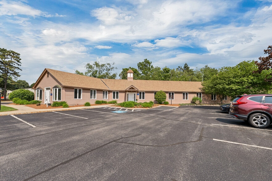 100% Leased Multi-Building Office Campus portfolio of 4 properties for sale on LoopNet.ca - Building Photo - Image 3 of 10