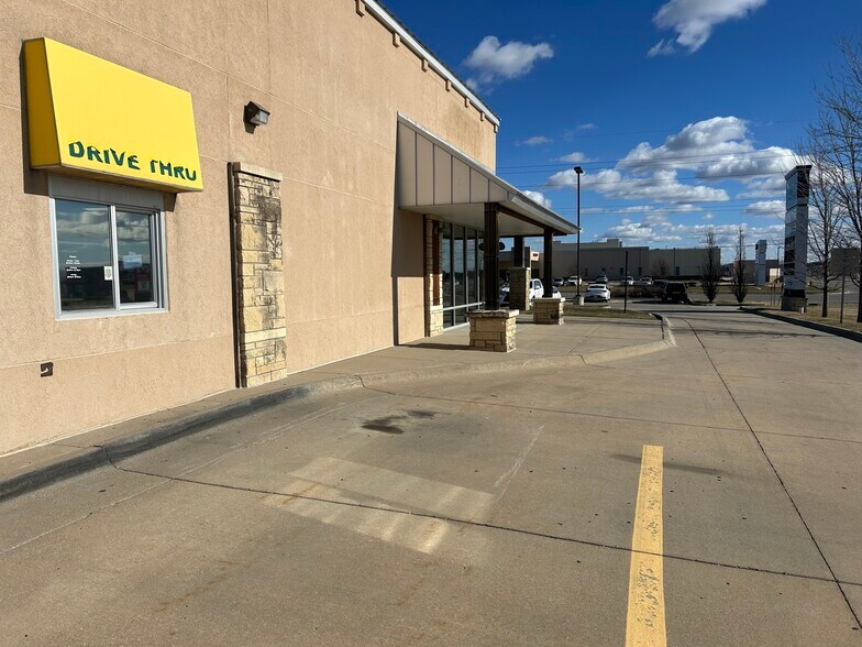 2701 N Rock Rd, Derby, KS à louer - Photo du bâtiment - Image 3 de 9