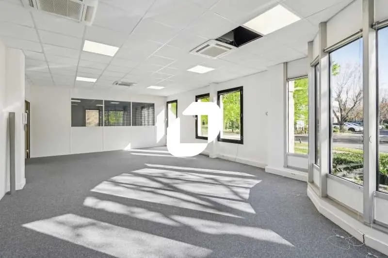 Gennevilliers, HDS 92230 - Unit 3 Lot 40 -  - Interior Photo - Image 1 of 11