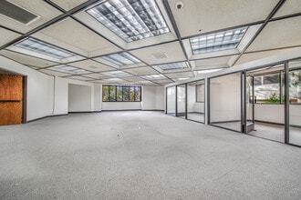 970 S Village Oaks Dr, Covina, CA à louer Photo intérieure- Image 2 de 3