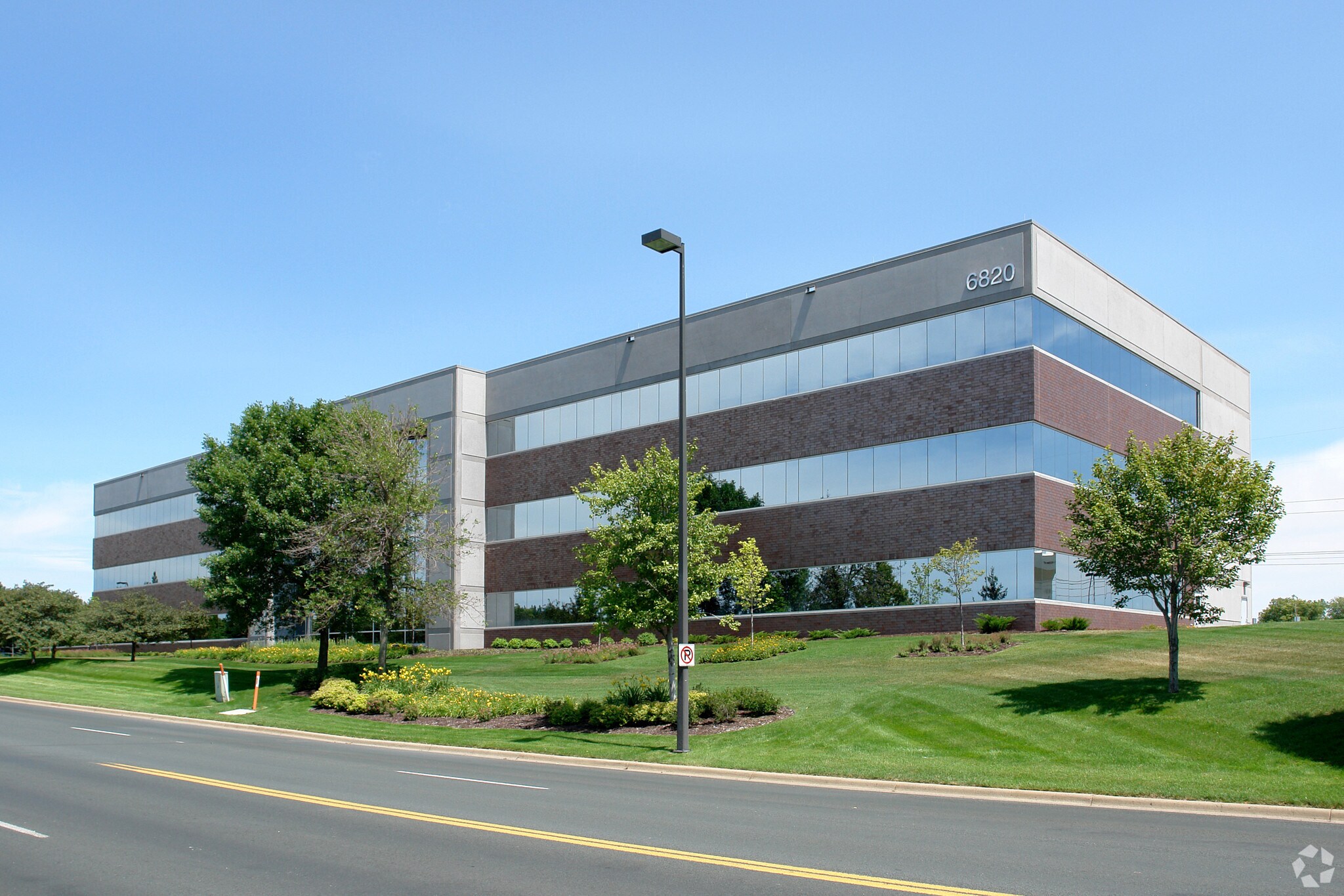 6820 Wedgwood Rd N, Maple Grove, MN for sale Primary Photo- Image 1 of 1