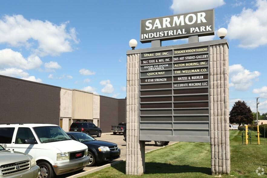 30932-30976 Industrial Dr, Livonia, MI à louer - Photo du bâtiment - Image 2 de 12