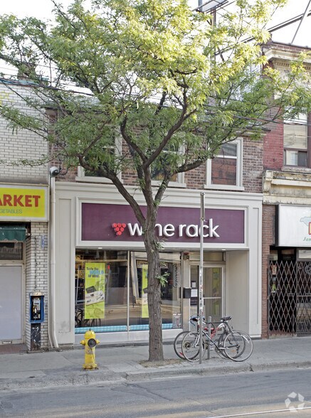 560 Queen St W, Toronto, ON à vendre - Photo du bâtiment - Image 2 de 5