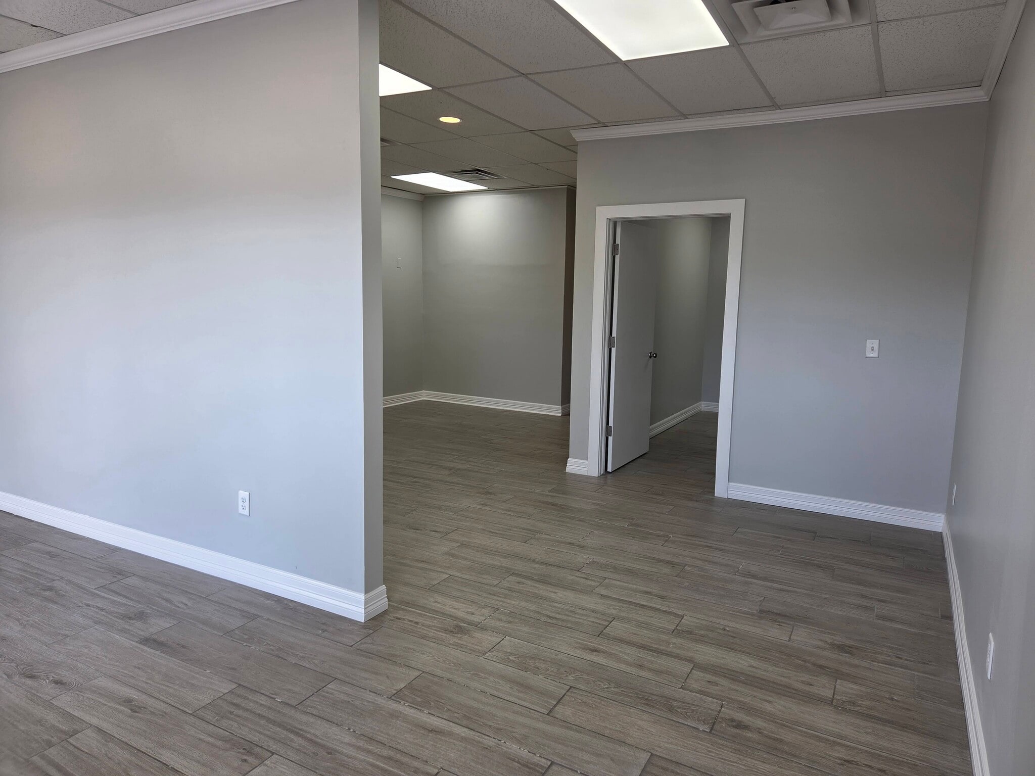 11001-11013 S Memorial Dr, Tulsa, OK for lease Interior Photo- Image 1 of 13