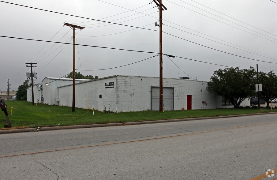 110 W Jones Rd, Fostoria, OH for sale - Building Photo - Image 2 of 4