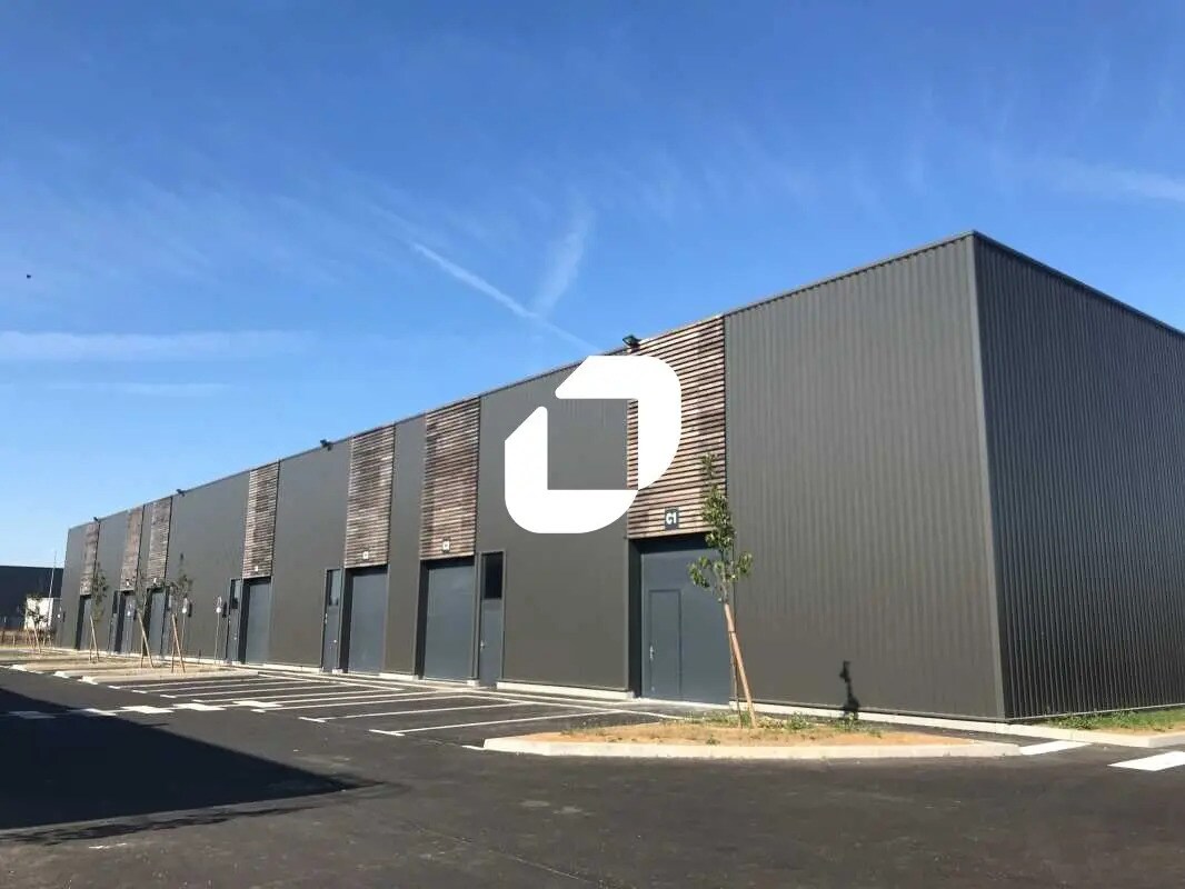 Flex in Saint-Fargeau-Ponthierry for lease Building Photo- Image 1 of 11
