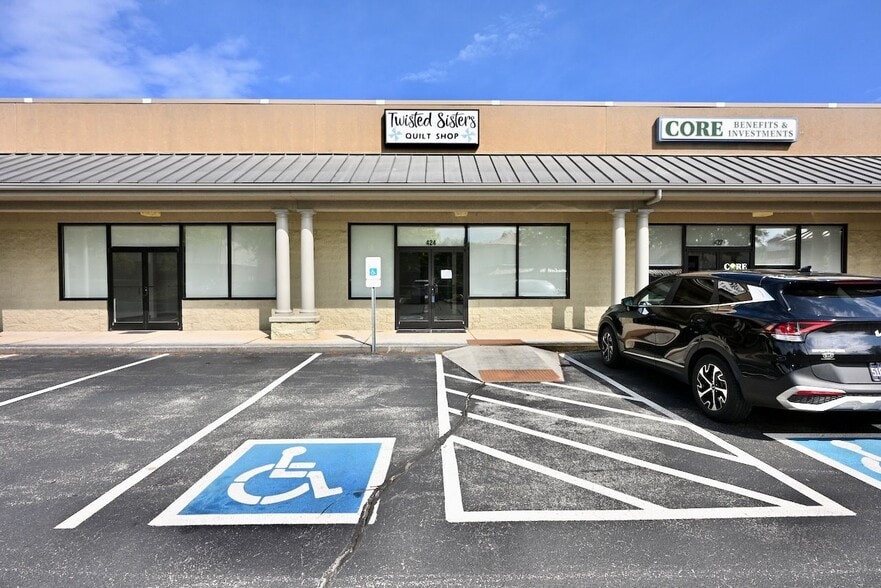 418-428 Marlyn Ln, Alcoa, TN for lease - Building Photo - Image 1 of 12