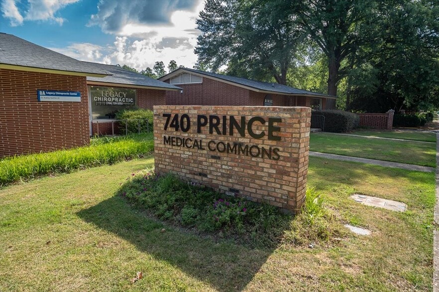 740 Prince Ave, Athens, GA à louer - Photo du bâtiment - Image 3 de 10