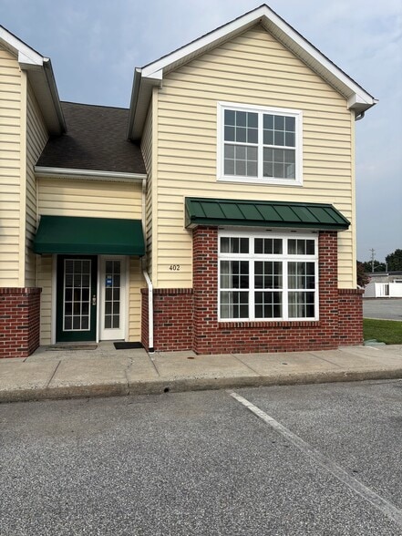 402 Larch Cir, Wilmington, DE for lease - Primary Photo - Image 1 of 7
