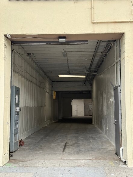 2414 San Bruno Ave, San Francisco, CA for lease - Building Photo - Image 2 of 33