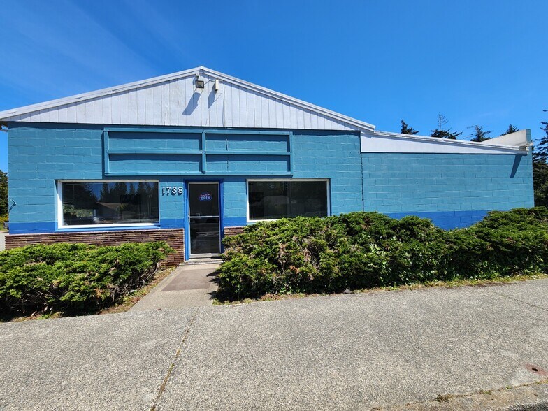 1738 Oregon St, Port Orford, OR à vendre - Photo du bâtiment - Image 2 de 13