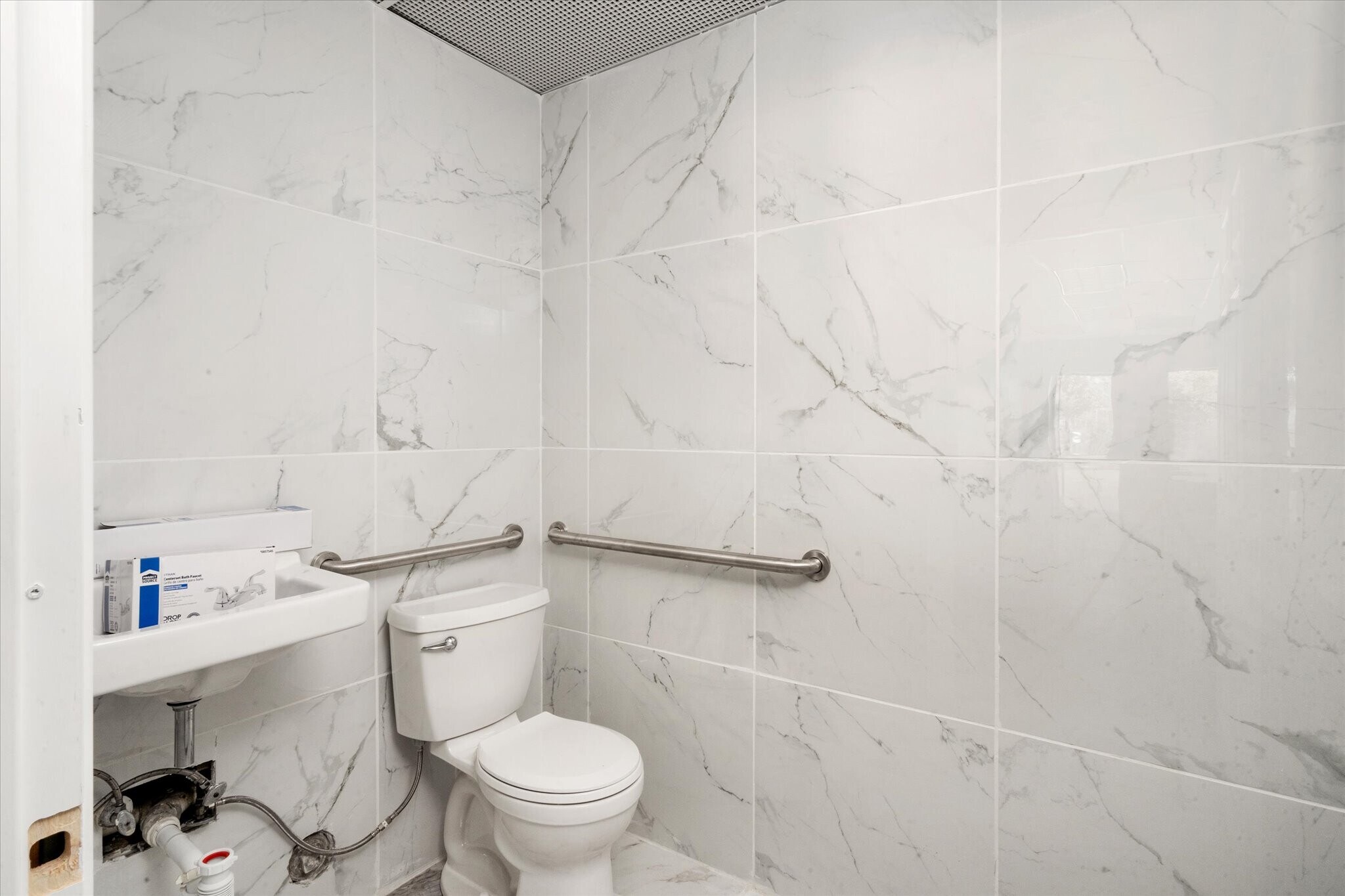 1302 Monmouth Rd, Mount Holly, NJ for sale Interior Photo- Image 1 of 30