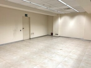 Commerce de détail dans Santa Coloma de Gramenet, Barcelona à louer Photo intérieure- Image 2 de 5