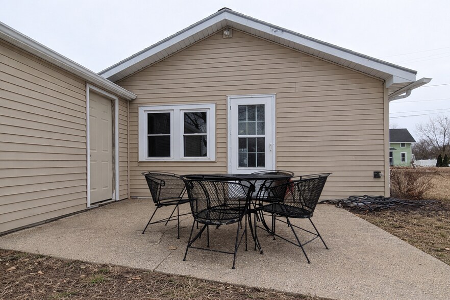 118 S Pine St, Stillman Valley, IL à vendre - Photo du bâtiment - Image 2 de 9