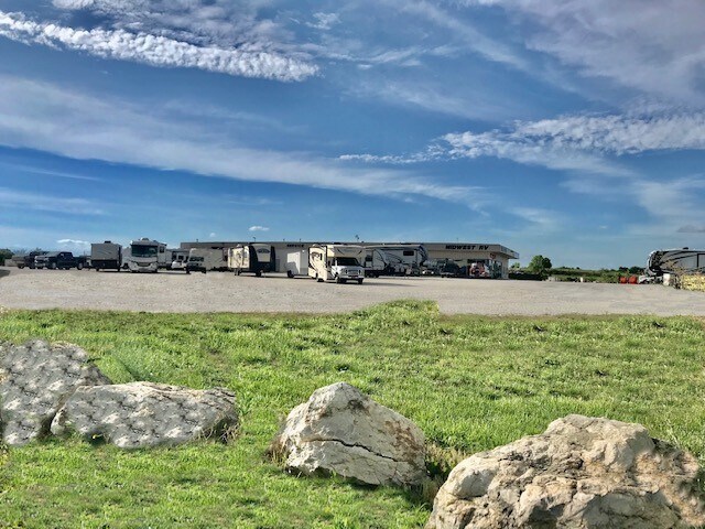 2515 E Logan St, Ottawa, KS à louer - Photo du bâtiment - Image 2 de 10