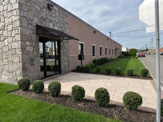 Plus de détails pour 115 Toledo St, Farmingdale, NY - Industriel à louer