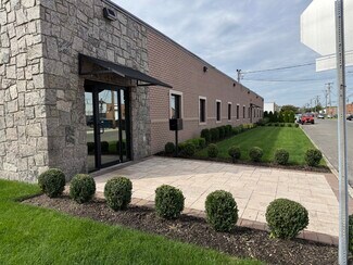 Plus de détails pour 115 Toledo St, Farmingdale, NY - Industriel à louer